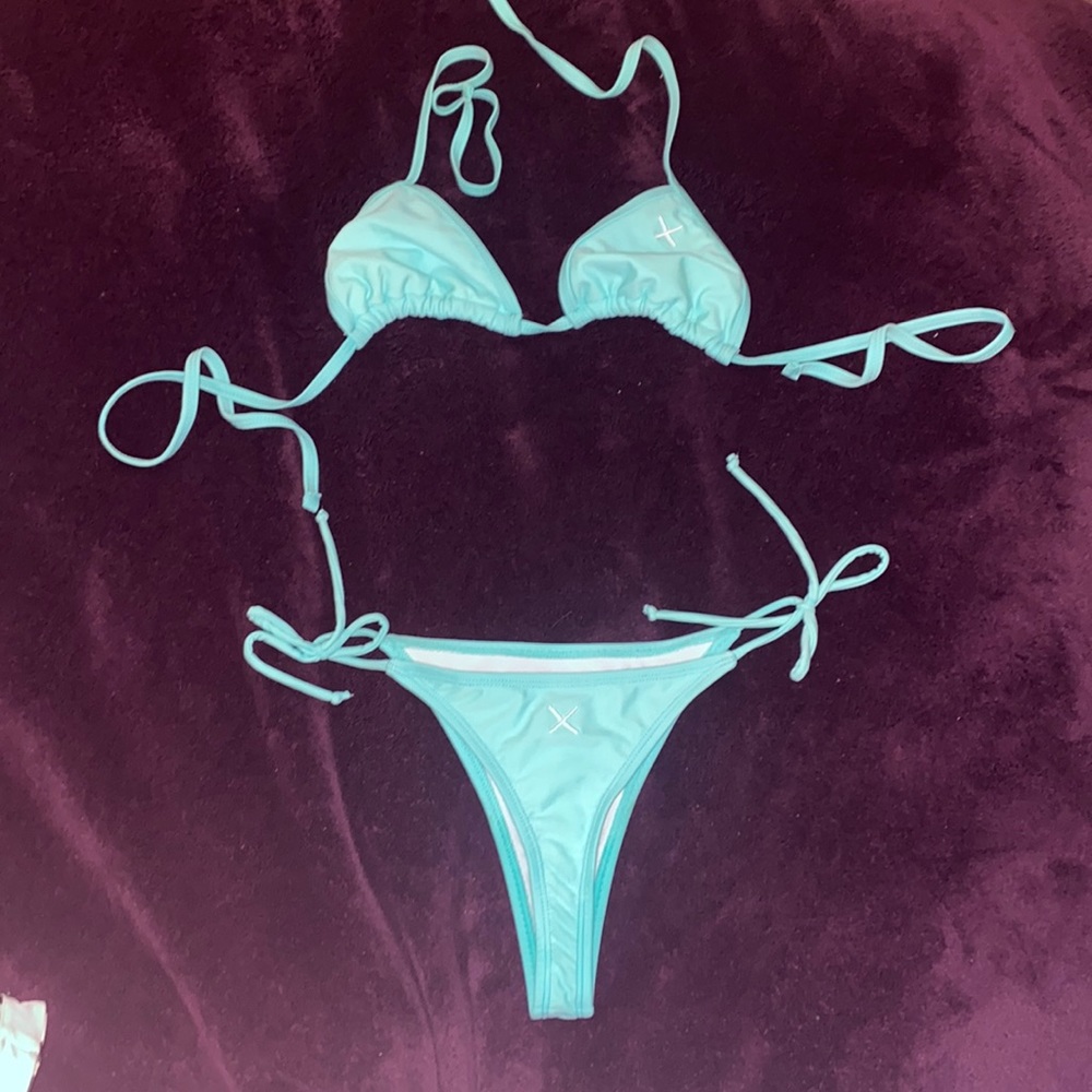Boutine LA blue bikini